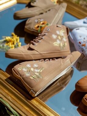 NEW Bangs Women’s Boone Floral High Top Sneaker